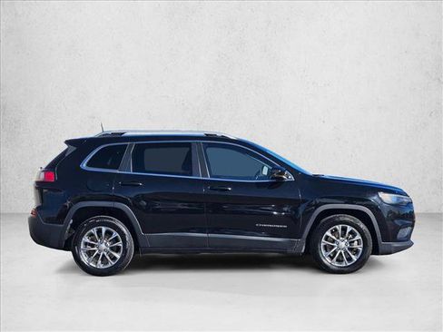 Used 2019 Jeep Cherokee Latitude Plus w/ Comfort/Convenience Group FWD image 4