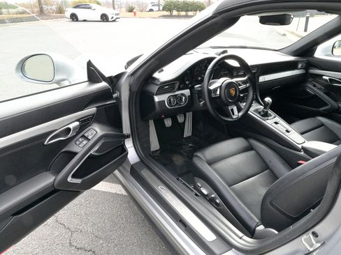 Used 2017 Porsche 911 Carrera 4S image 15