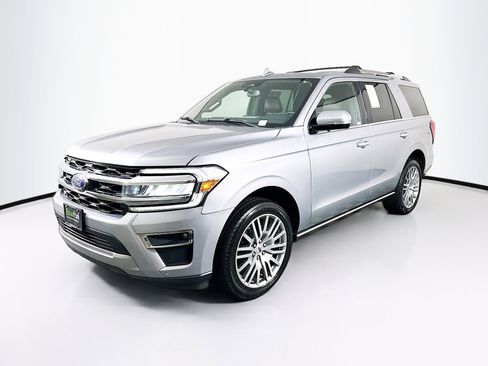 Used 2024 Ford Expedition Limited image 3
