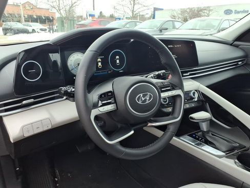 Used 2022 Hyundai Elantra Limited image 26