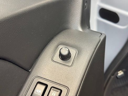 Used 2024 Nissan Frontier PRO-4X w/ Technology Package AWD/4WD image 10