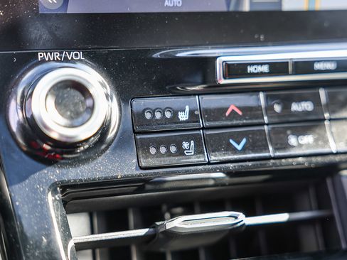 Used 2022 Toyota Highlander Limited image 22