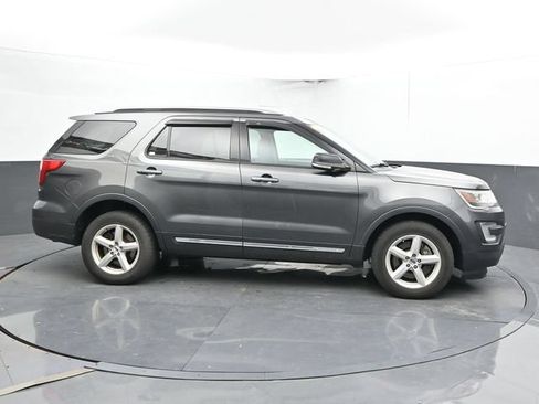 Used 2016 Ford Explorer XLT AWD/4WD image 3