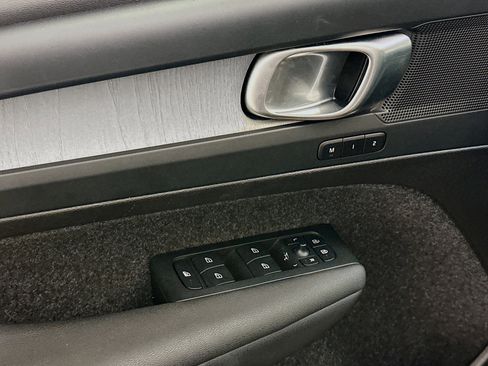 Used 2025 Volvo XC40 B5 Core image 15