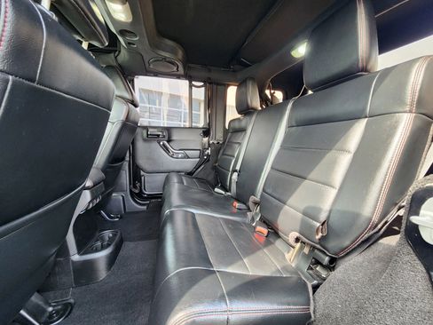 Used 2012 Jeep Wrangler Unlimited Sahara image 28