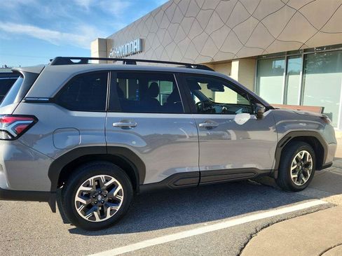 Used 2025 Subaru Forester Premium AWD/4WD image 4