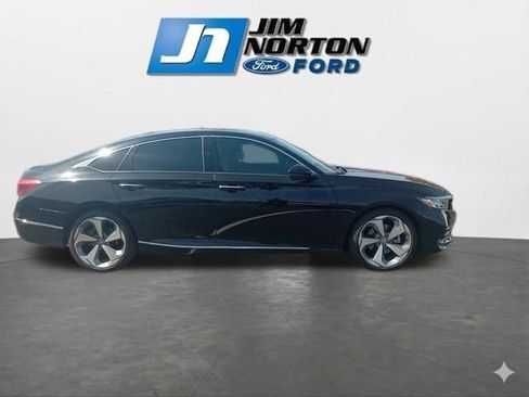 Used 2018 Honda Accord Touring image 11