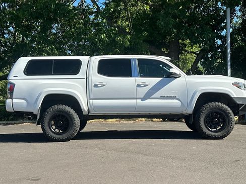 Used 2021 Toyota Tacoma TRD Sport AWD/4WD image 8