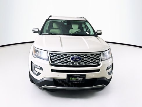 Used 2017 Ford Explorer Platinum image 2