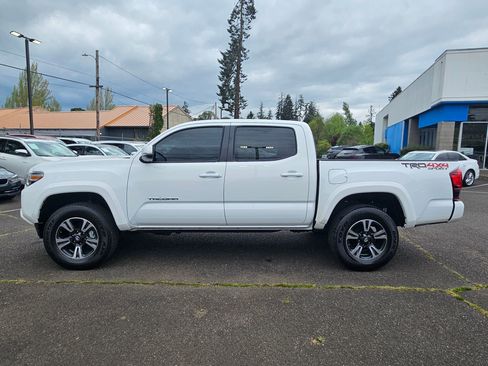 Used 2016 RAM 1500 Big Horn AWD/4WD image 2