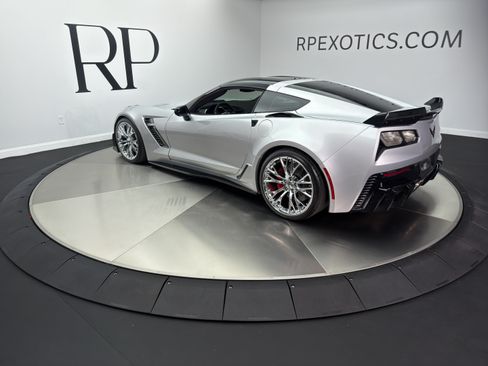 Used 2018 Chevrolet Corvette Z06 RWD image 12
