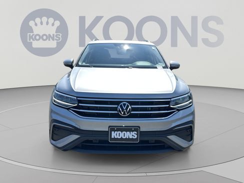 Used 2023 Volkswagen Tiguan SE w/ Panoramic Sunroof Package FWD image 4