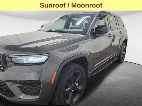 Used 2023 Jeep Grand Cherokee Altitude AWD/4WD image 4