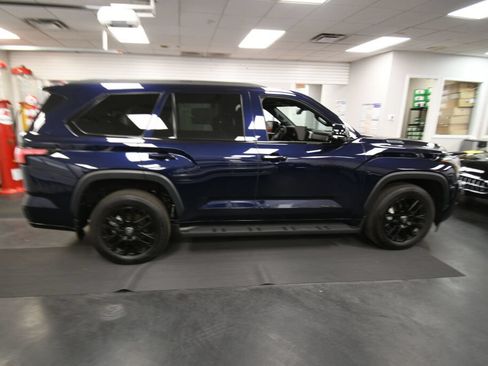 Certified 2025 Toyota Sequoia Limited w/ Tow Technology Package AWD/4WD image 9