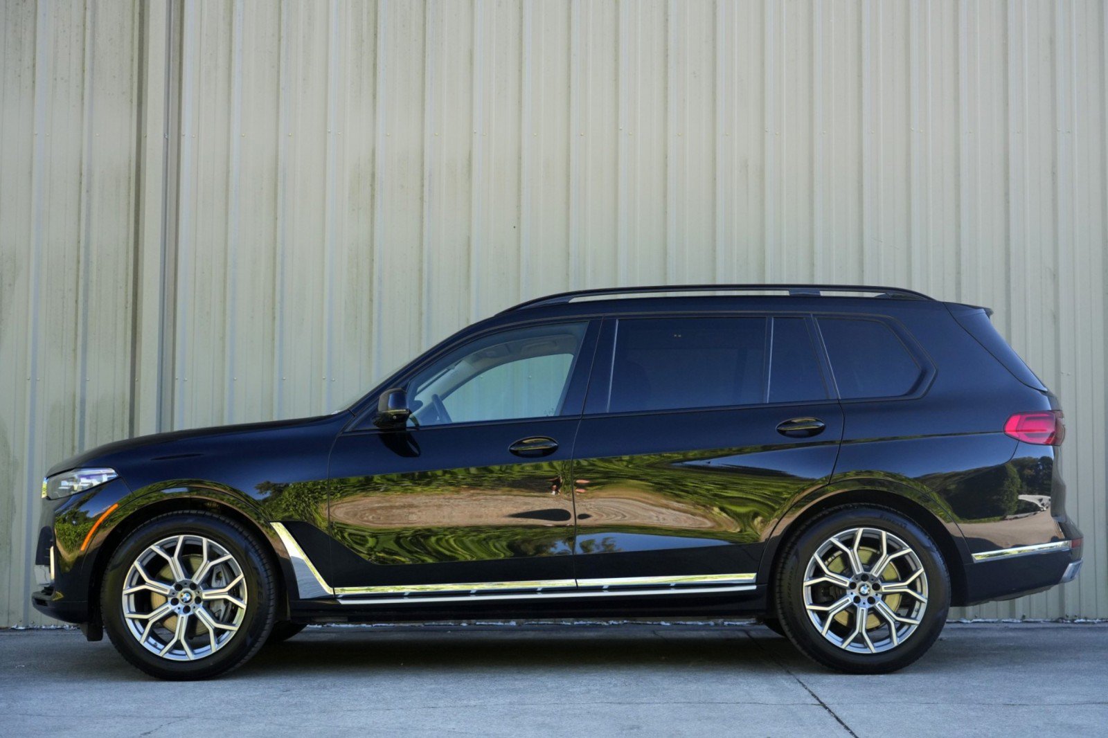 Used 2021 BMW X7 xDrive40i w/ Premium Package AWD/4WD image 9