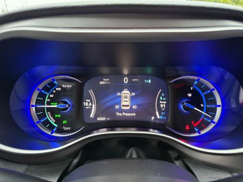 Certified 2024 Chrysler Pacifica Select image 17