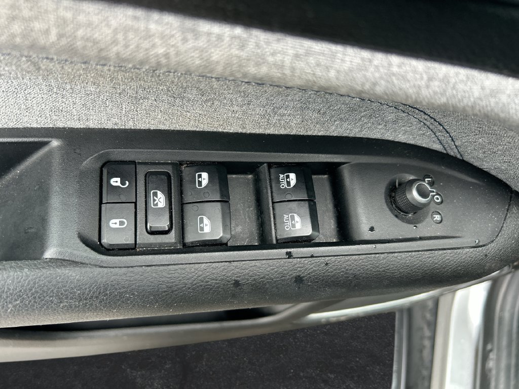 Used 2024 Jeep Compass Latitude AWD/4WD image 4
