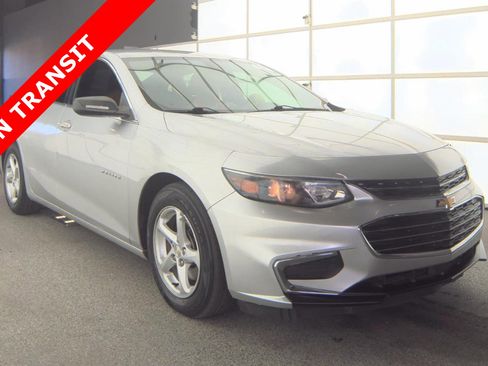 Used 2018 Chevrolet Malibu LS image 3