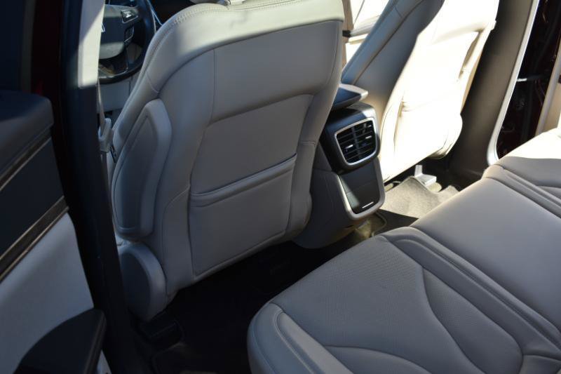 Used 2017 Lincoln MKX Reserve w/ Cargo Accessories Package FWD image 16