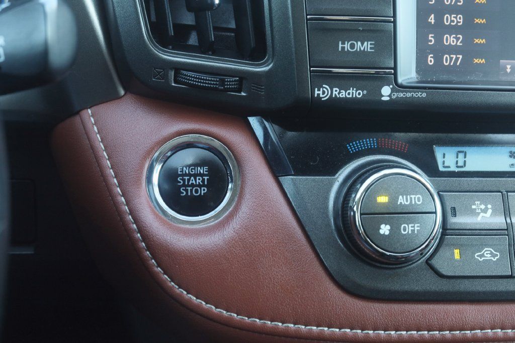 Used 2015 Toyota RAV4 Limited AWD/4WD image 9