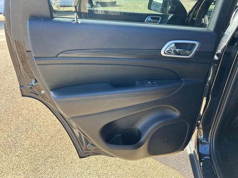 Used 2022 Jeep Grand Cherokee Laredo E image 11