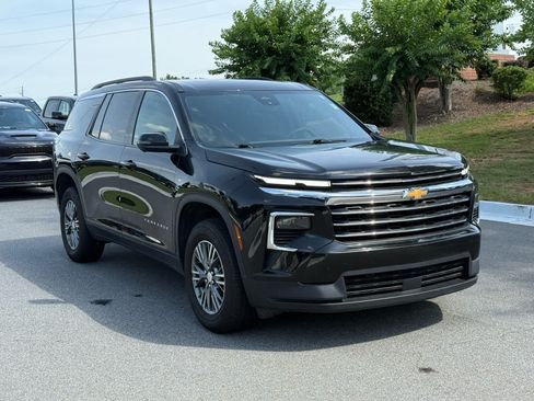 Used 2024 Chevrolet Traverse LT FWD image 7