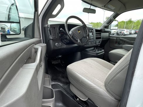 Used 2021 Chevrolet Express 3500 w/ Power Convenience Package RWD image 17