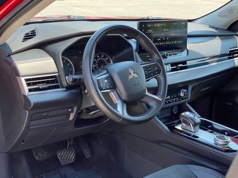Used 2025 Mitsubishi Outlander SE AWD/4WD image 11