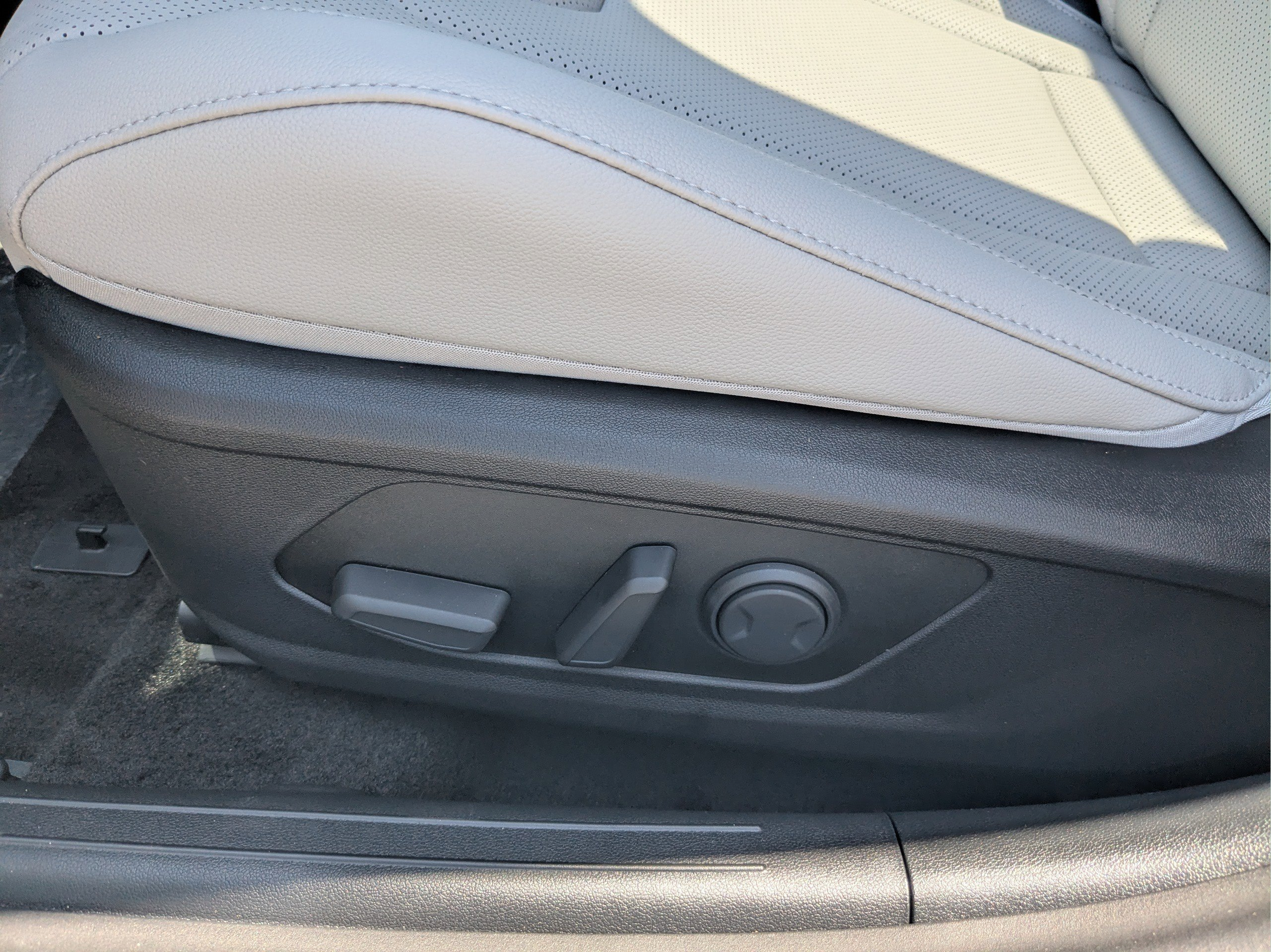 New 2026 Hyundai Elantra Limited FWD image 21
