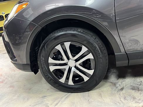 Used 2017 Toyota RAV4 LE w/ Carpet Mat Package AWD/4WD image 32