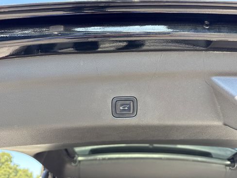 Used 2022 GMC Yukon SLT w/ SLT Premium Package image 39