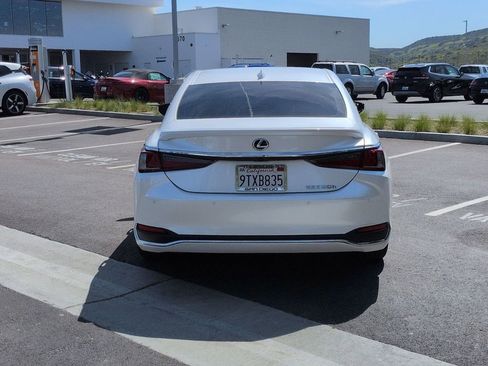 Used 2025 Lexus ES 300h w/ Premium Package image 7