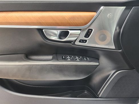 Used 2018 Volvo S90 T6 Inscription w/ Convenience Package image 22
