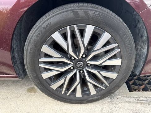 Used 2025 Nissan Altima 2.5 SV FWD image 9