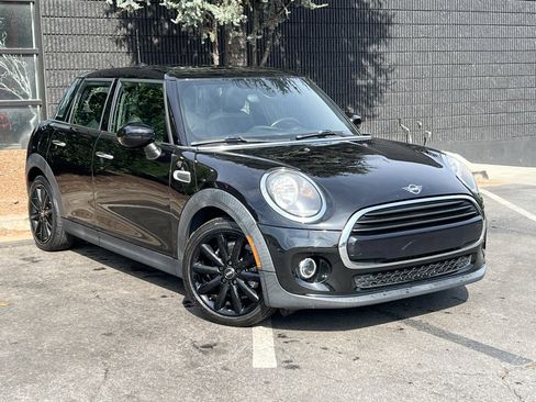 Used 2021 MINI Cooper 4-Door Hardtop image 6