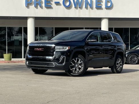 Used 2023 GMC Acadia SLE image 2