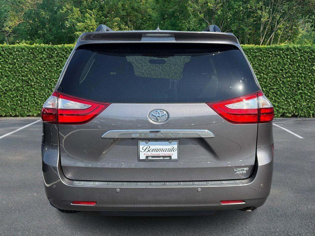 Used 2017 Toyota Sienna Limited Premium AWD/4WD image 5