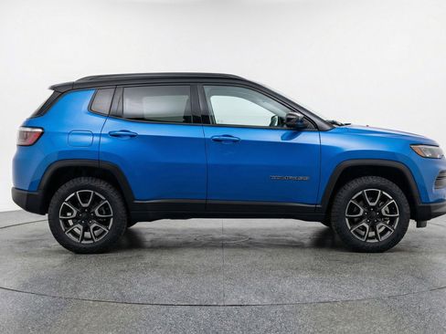 Used 2025 Jeep Compass Trailhawk image 11