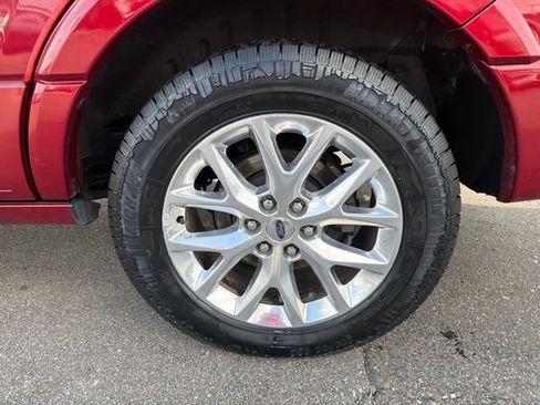 Used 2015 Ford Expedition Limited w/ Equipment Group 301A RWD image 11