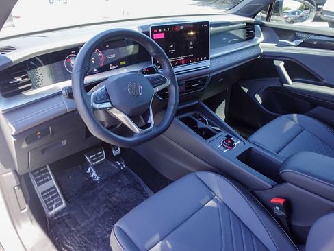 Certified 2026 Volkswagen Tiguan SE R-Line AWD/4WD image 12