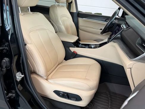 Used 2021 Jeep Grand Cherokee L Limited RWD image 16