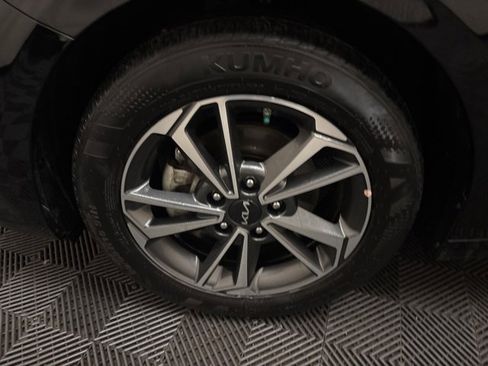 Certified 2023 Kia Forte LXS w/ LXS Technology Package image 24