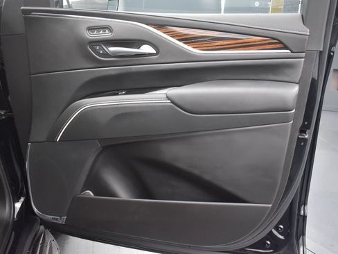 Certified 2024 Cadillac Escalade Premium Luxury w/ Performance Package AWD/4WD image 38