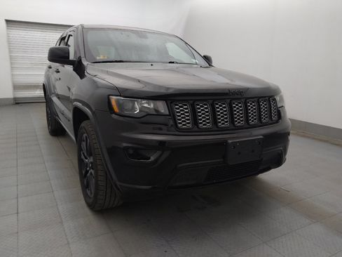 Used 2020 Jeep Grand Cherokee Altitude AWD/4WD image 13