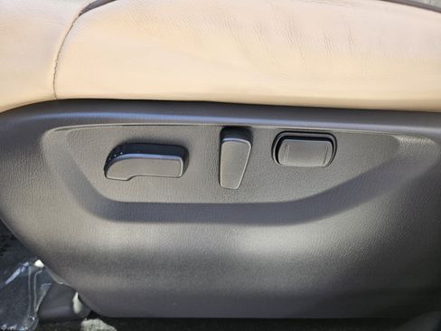 Used 2023 Nissan Armada Platinum w/ Captain's Chairs Package AWD/4WD image 9