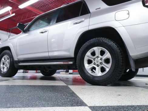 Used 2020 Toyota 4Runner SR5 Premium w/ Moonroof Package RWD image 37