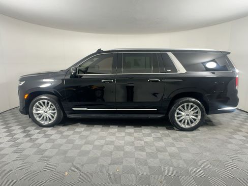 Used 2023 Cadillac Escalade ESV Premium Luxury image 2