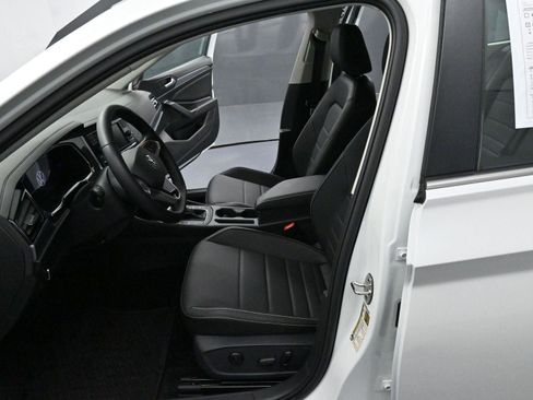 Used 2023 Volkswagen Jetta SE image 13