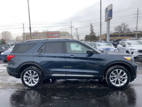 Used 2023 Ford Explorer Platinum w/ Technology Package image 4