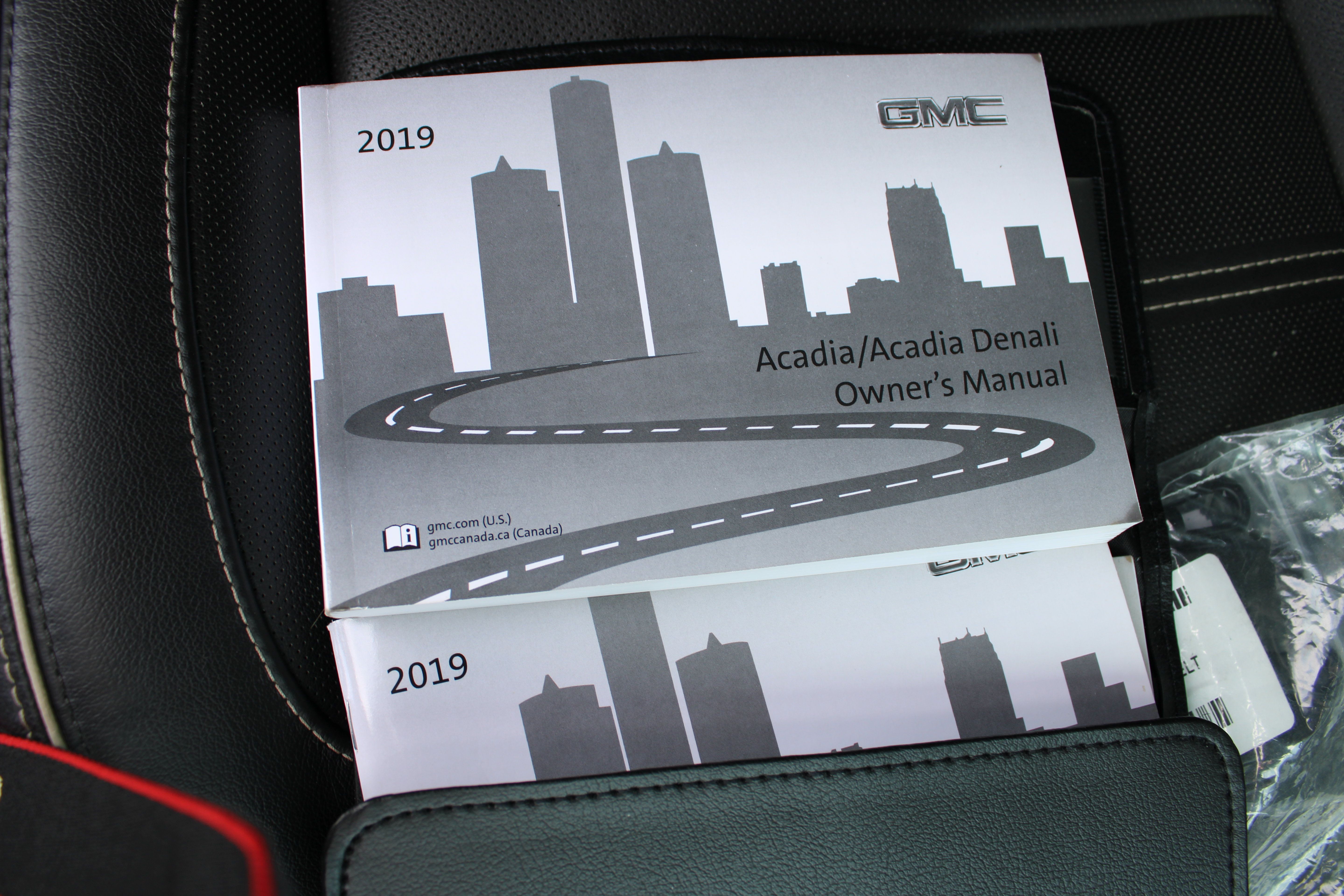 Used 2019 GMC Acadia Denali w/ Technology Package FWD image 29